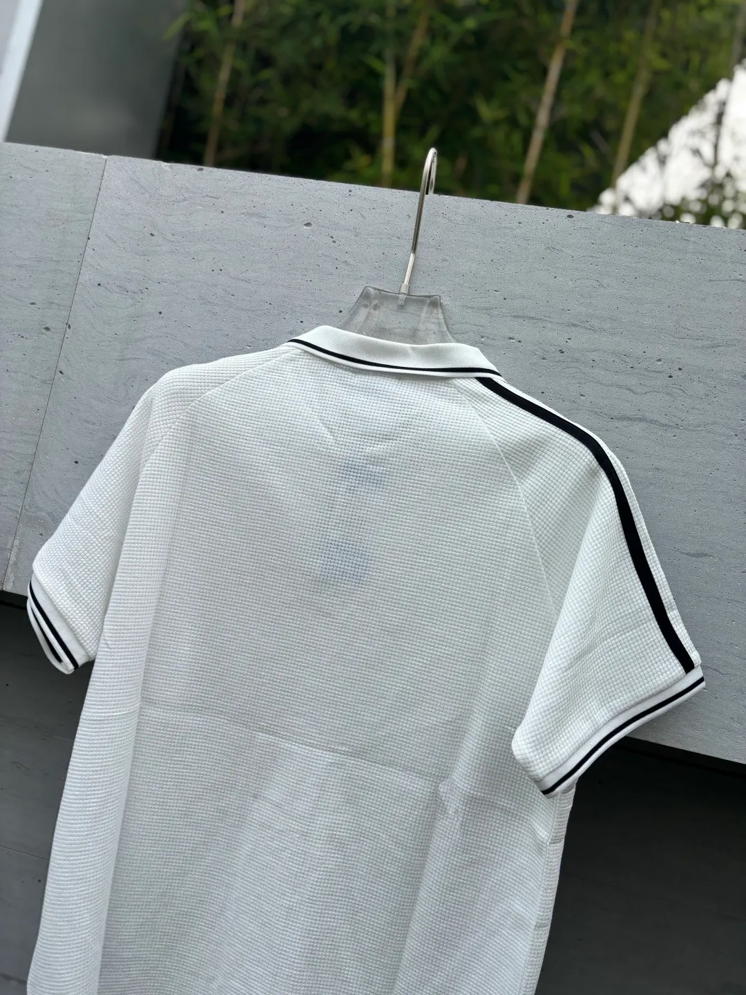 Chip version 𝟬𝟱𝟰𝟰𝟳# Exclusive real shot/difference between various stolen pictures and online picture versions on the market [𝗔𝗱𝗶𝗱𝗮𝘀Adidas clover chest embroidery for men and women Same Style𝗩 collar short sleeves] ✅Full set of 1:1 customized accessories ➕Customized three-label ➕𝗬𝘂𝗮𝗻 version hang tag ➕𝗹𝗼𝗴𝗼 packaging bag🔥 ➕Scan the tag to enter the official website. ✅Top Original version, ins Xiaohongshu Dewu Kuaishou and many bloggers wear it. ✅Adidas is a rare V-neck with no buttons, personalized setting and generous temperament, showing the elegance at a glance. ✅Three standards are customized with 270g waffle original Authentic custom-made imported fabrics for the watch, and the overall tailoring adopts three-dimensional structure tailoring! Ergonomically designed, more flexible when wearing! The cut is streamlined and streamlined, allowing you to move flexibly with your body! Integrates functionality, beauty and durability! Suitable for business, travel, leisure and many other occasions! ⭕The high version of the best products🐮is different from the junk products in the market🗯️The same picture but different prices means different versions. ❌Don’t be fooled by the same copywriters and pirated pictures from outside that mix and distribute high-luxury pictures at low prices. After comparing the quality, you will know where the gap is. Don’t lie. I don’t guarantee that my products are the cheapest, but I definitely guarantee that they are worth every penny of your hard-earned money! ‼ ️We don’t slash prices or lower prices, we supply products with heart and only make high-end versions!!! Breasts Jimei must see the details of my home clearly, the pictures of my home are all taken by the owner himself❤️ Color: White Size S-XXL